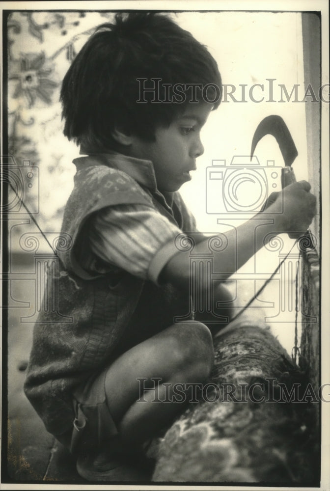 1992 this 5-year-old boy working in  India&#39;s carpet industry - Historic Images