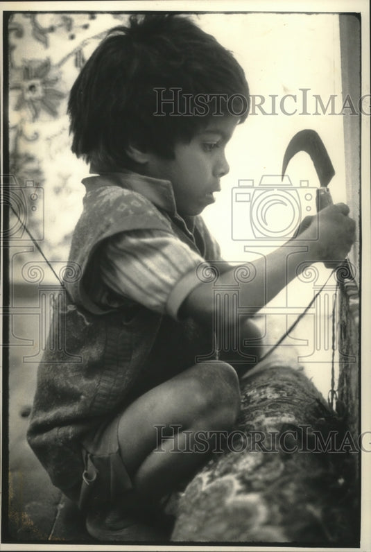 1992 this 5-year-old boy working in  India's carpet industry - Historic Images