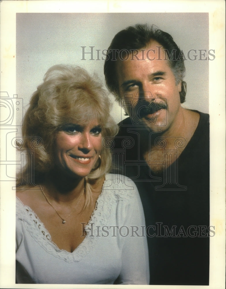 1994 Press Photo Hostage of a bank robbery Judy &amp; husband Dale Opat of Wisconsin - Historic Images