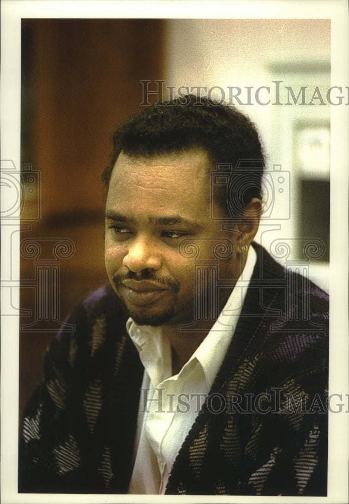 1994 Press Photo Beverly Johnson at the Milwaukee Municipal Building - mjb77881 - Historic Images