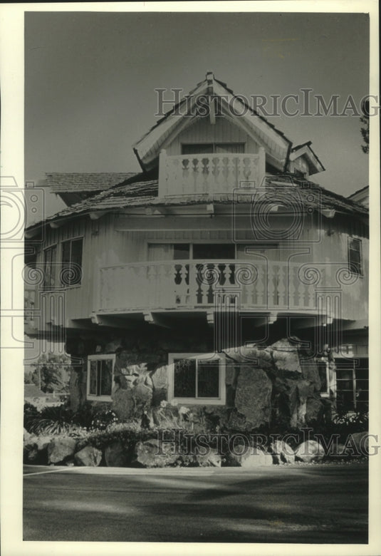 1991 The distinctive Madonna Inn halfway between LA and San Fran - Historic Images