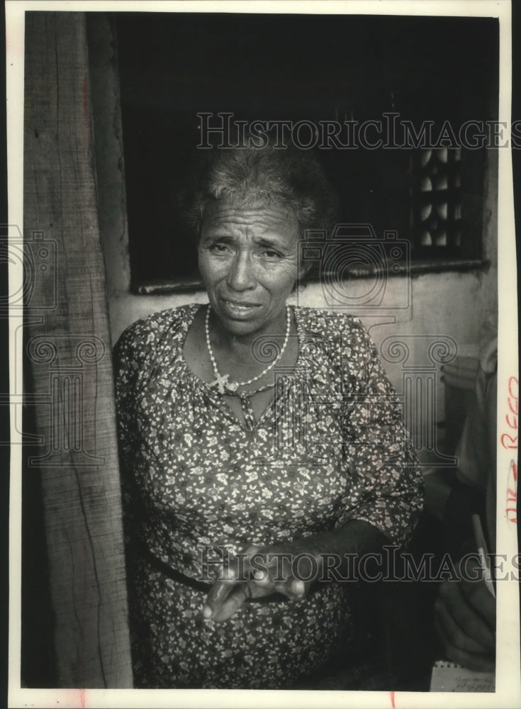 1990 Press Photo Jacinta Mendez Torres said guerrillas killed her eldest son - Historic Images