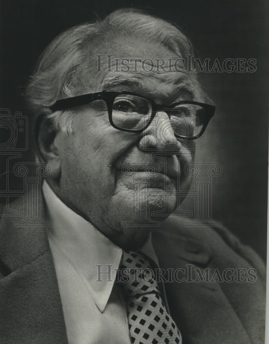 1982 Press Photo Elm Grove clerk William O'Niell - mjb77982 - Historic Images