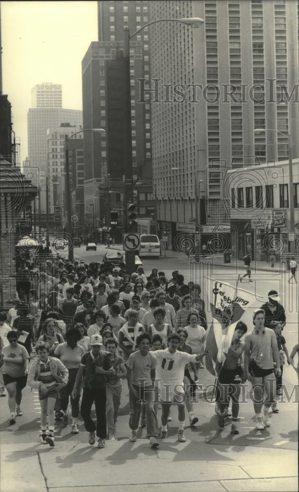 1985 Hunger Hikers move west on Wisconsin Avenue on 20-mile walk - Historic Images
