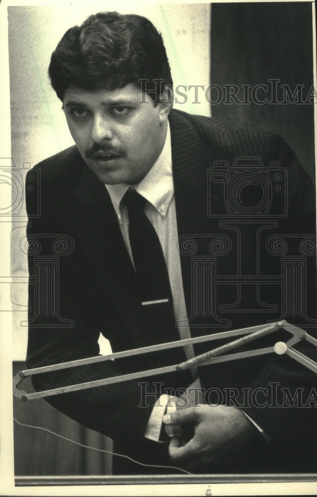1988 Milwaukee Police Officer, George Irizarry during testimony - Historic Images