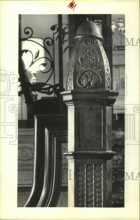 1982 Press Photo Interior details of the Pfister Hotel, Milwaukee - mjb78278 - Historic Images