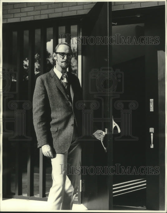 1970 Press Photo Robert Phillips, John Michael Kohler Art Center, Sheboygan, WI - Historic Images