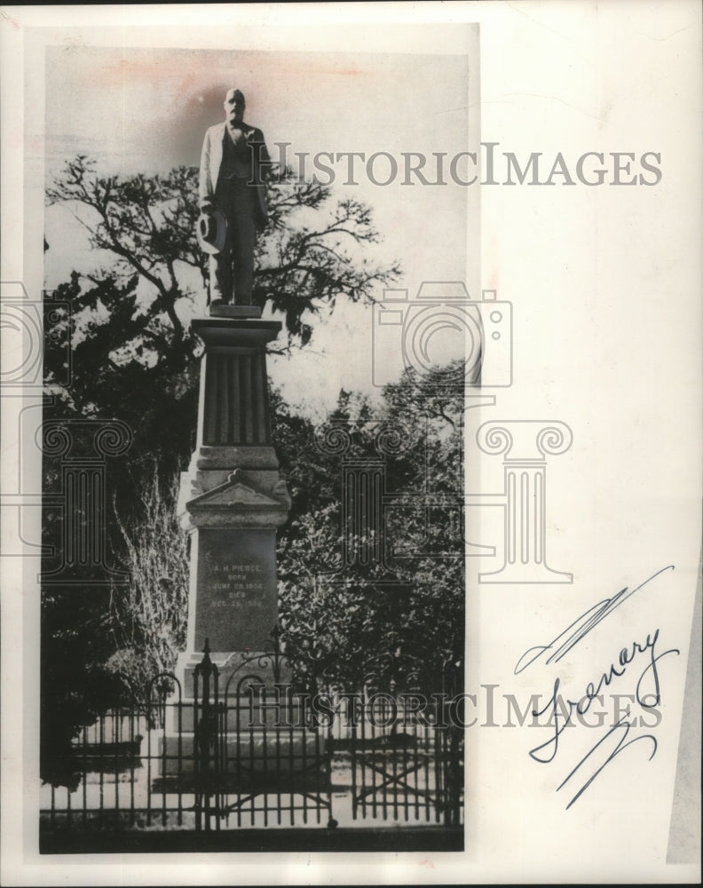 1955 Press Photo Abel Head Pierce&#39;s Statue - mjb78355 - Historic Images