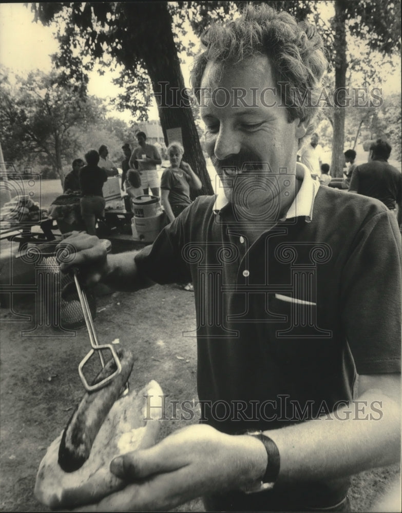 1983 Press Photo Bill Fogarty, president of Sherman Park Community Association - Historic Images