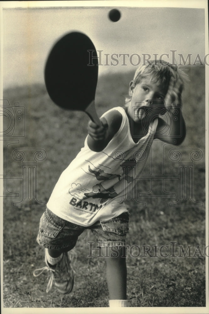 1991 Press Photo Ryan McCormick entertains himself during the Habermehl picnic - Historic Images