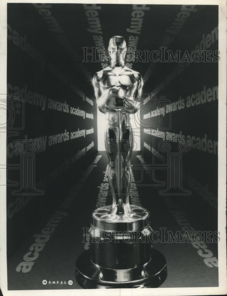 1987 Oscar Award Journal critic Doug Armstrong predicts Oscar wins - Historic Images