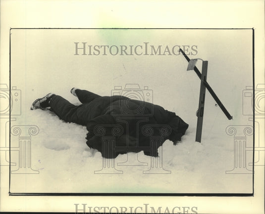 1984 Sentinel outdoor writer Don Johnson tries to spy on burbots-Historic Images