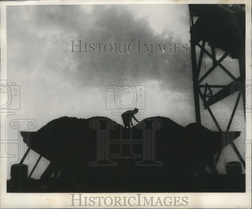 1952 Press Photo Digwadih Collieries Of Bihar Finds Coal Wagon In India- Historic Images