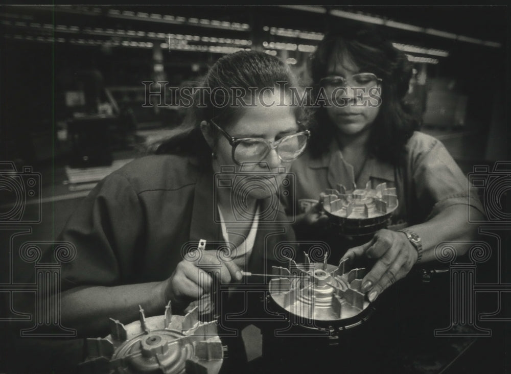 1991 Workers at an A.O. Smith factory in Ciudad Juarez, Mexico-Historic Images