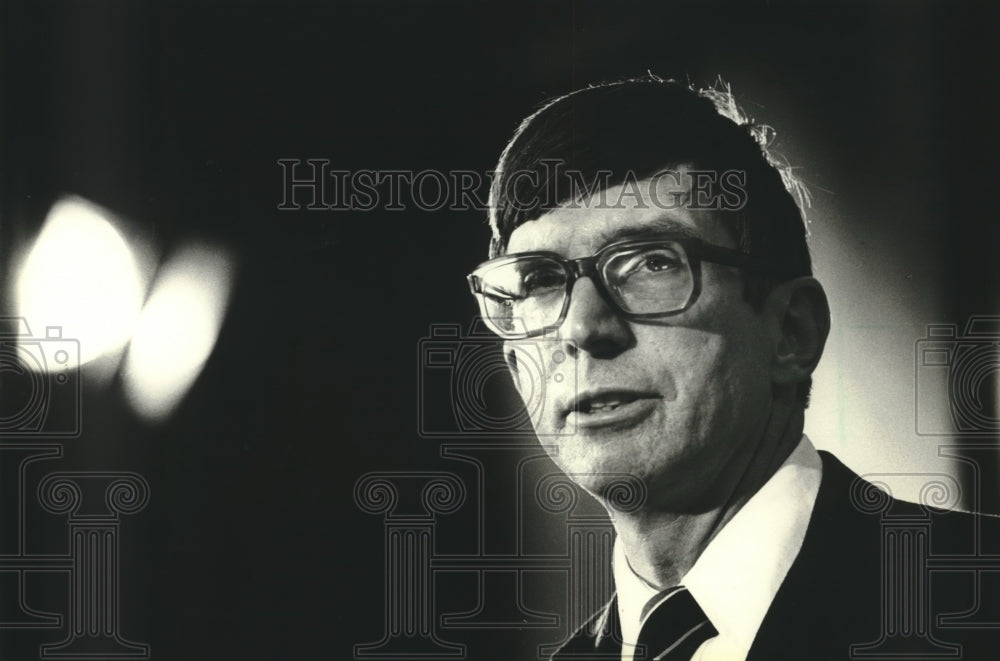 1983 Press Photo Robert M. O&#39;Neil, UW president - mjb78801 - Historic Images