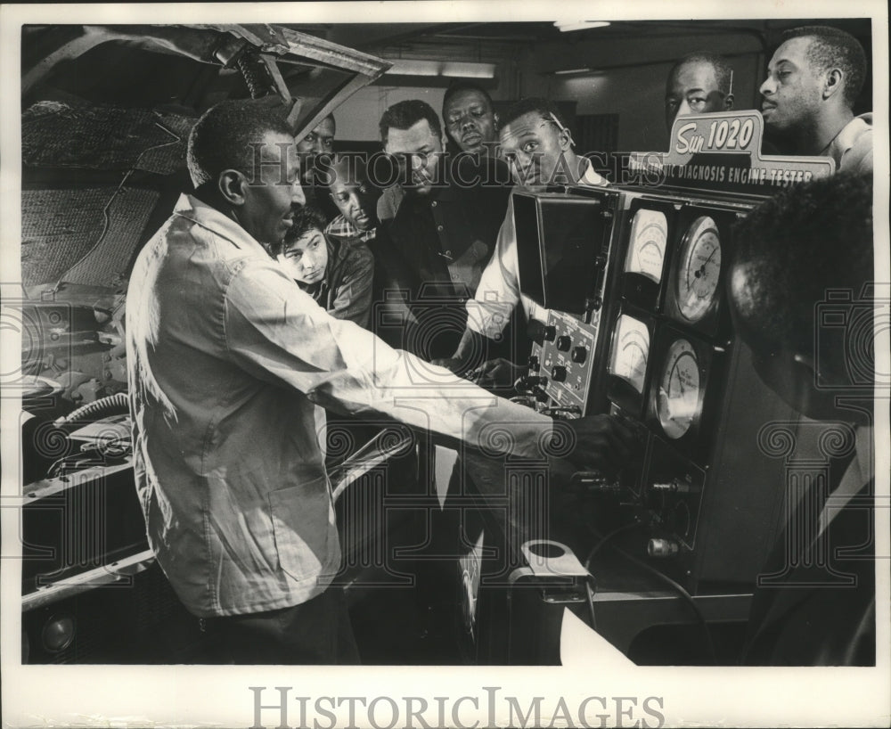1968 Press Photo class at Opportunities Industrialization Center Program-Historic Images