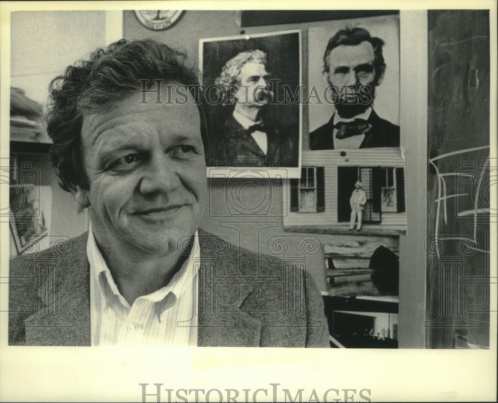 1984 English Professor Dion Kempthorne to lead tour, Wisconsin - Historic Images