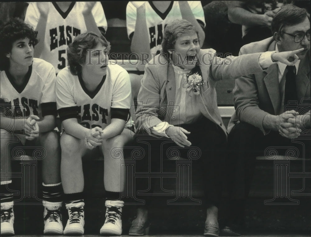 1984 Lindy Kemp, basketball coach of Brookfield East - Historic Images