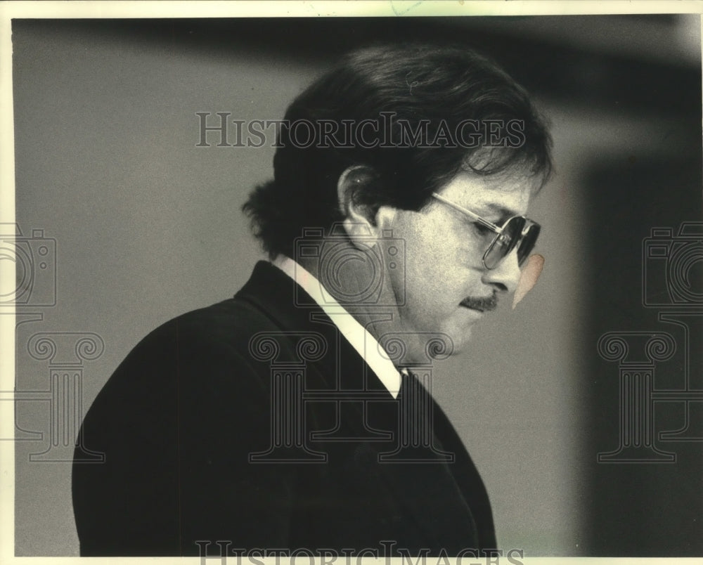 1988 Jerry Petrone, owner of Clowns Show Lounge appears in court-Historic Images