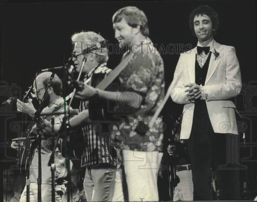 1982 Paul Polivnick and Kingston Trio at Milwaukee concert at zoo-Historic Images