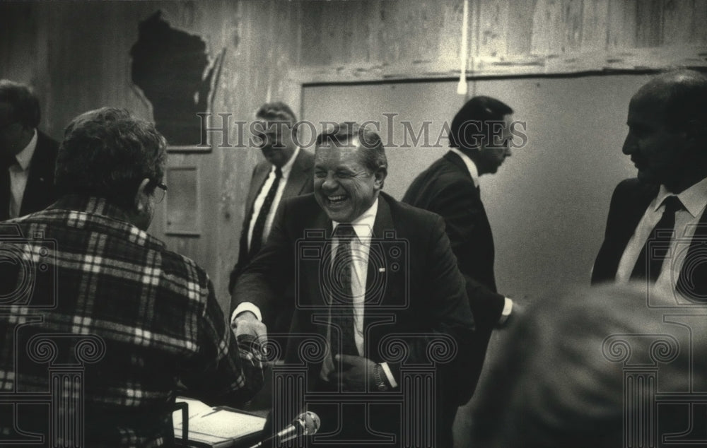 1991 Glendale Mayor Norbert Hynek at Common Council meeting - Historic Images