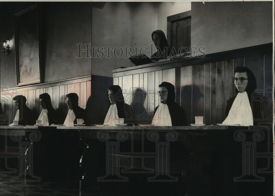 1954 Press Photo Carmelites sit at dinner table at Holly Hill, Washington County - Historic Images