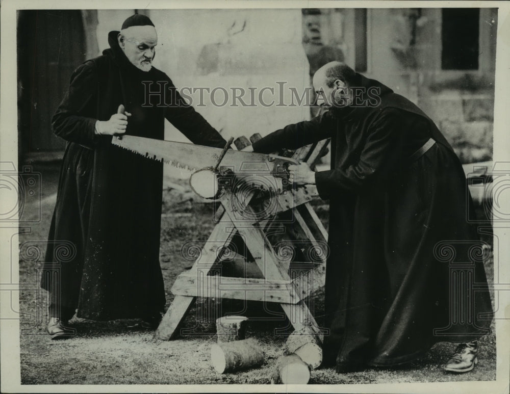 1936 Press Photo two monks at Fort Augustus monastery sawing logs for powerhouse- Historic Images