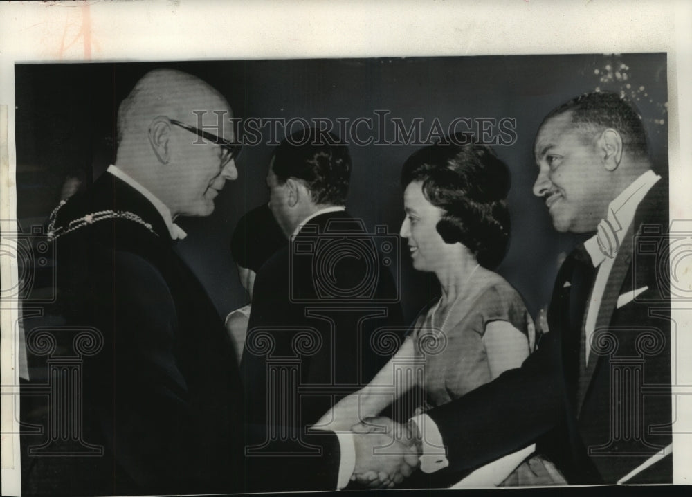 1963 Press Photo Urho Kekkonen meets Carl Rowan at Presidential Castle, Helsinki - Historic Images