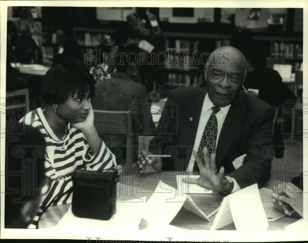 1993 Mentoring session at Milwaukee&#39;s South Division High School - Historic Images