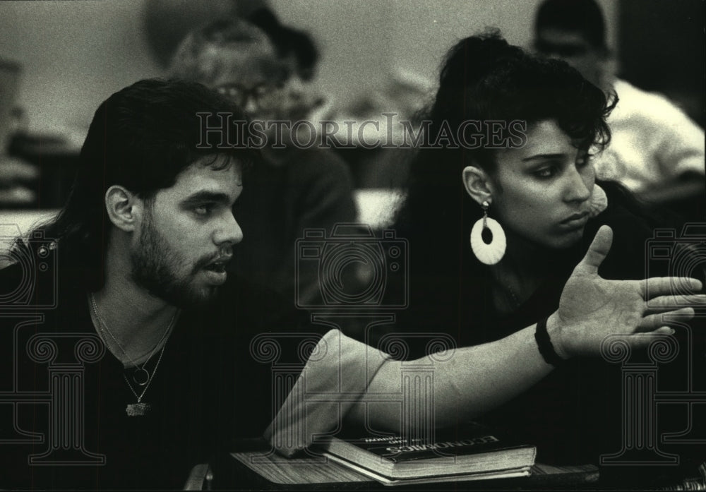 1992 Press Photo Axel Candelaria cannot understand the violence in Los Angeles - Historic Images