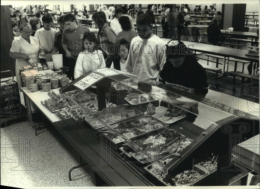 1989 Students at South Division High School at the cafeteria - Historic Images