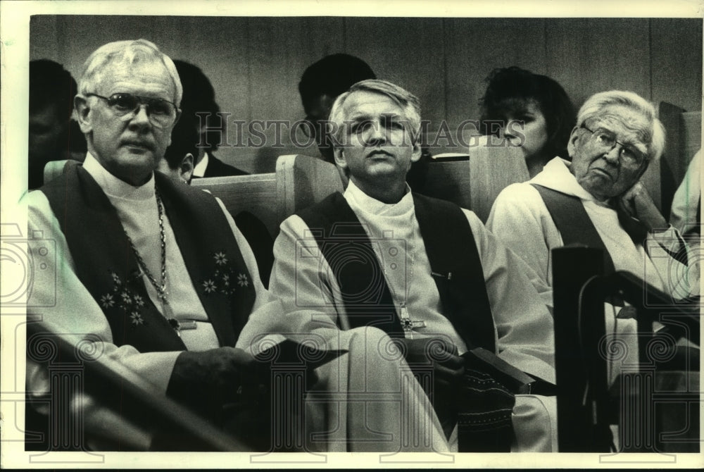 1988 Press Photo Bishop Herbert Chilstrom, Rev. Peter Rogness and Alvin Rogness - Historic Images