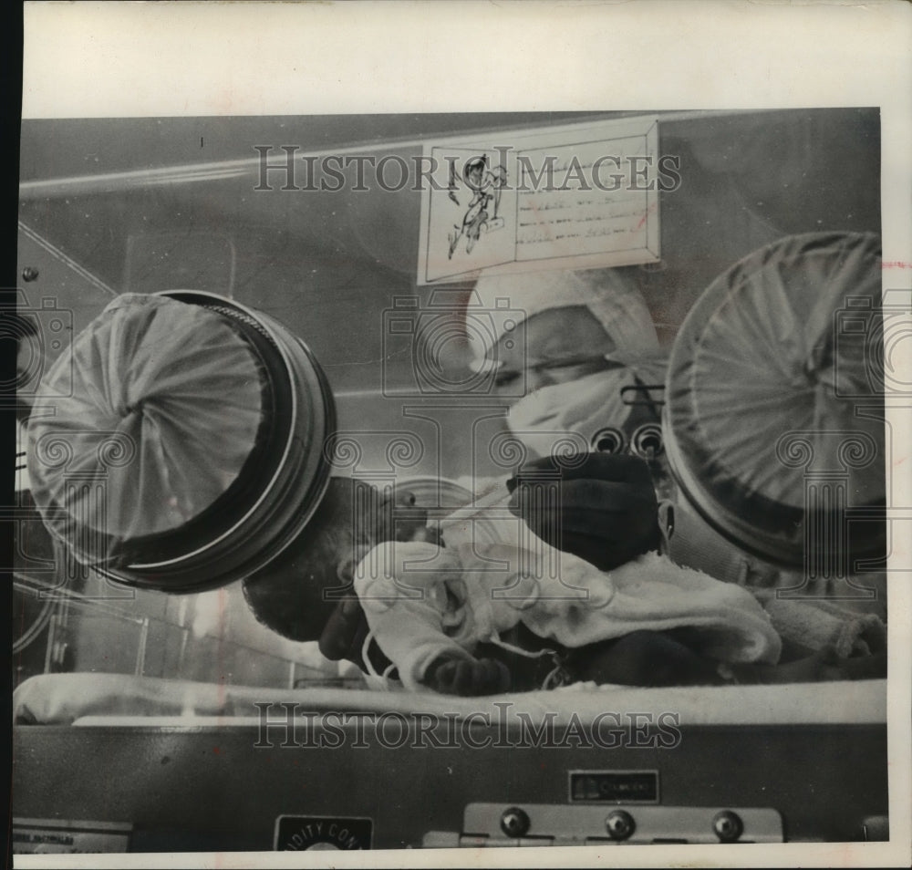 1963 Press Photo Nurse in Maracaibo, Venezuela fed Robinson Prieto with dropper-Historic Images