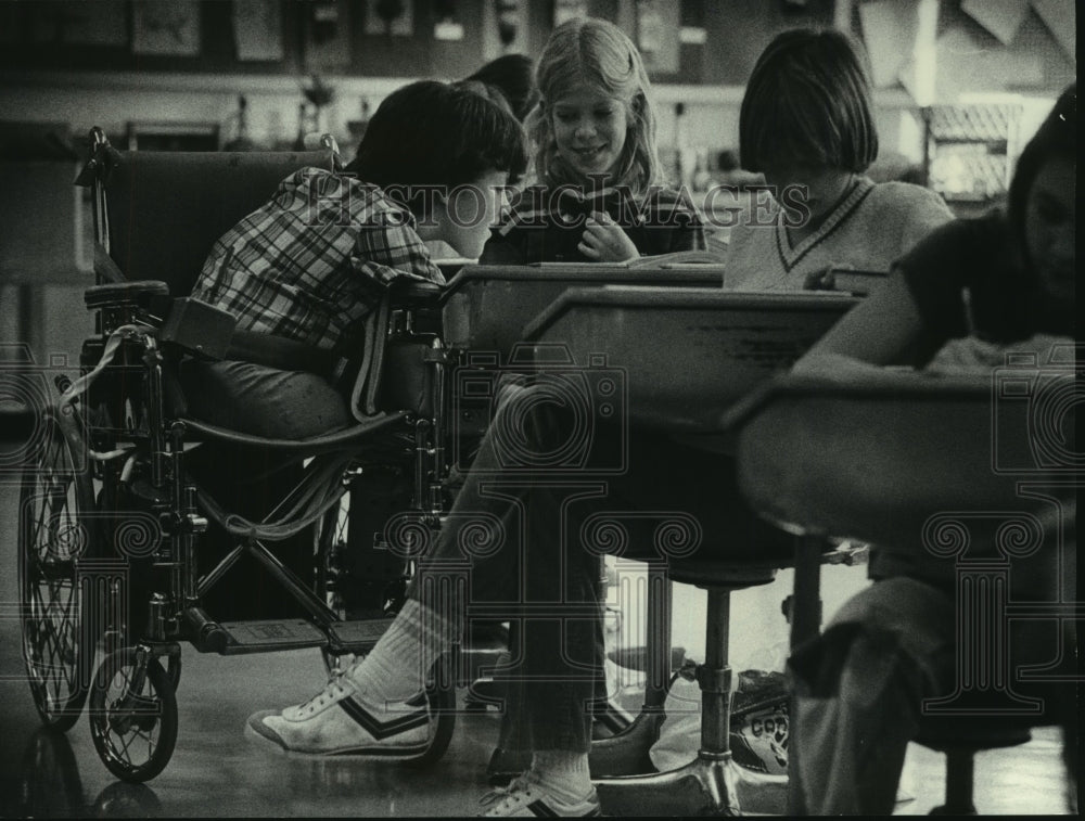 1979 From her wheelchair, Michelle Kearney shared desk &amp; assignment - Historic Images