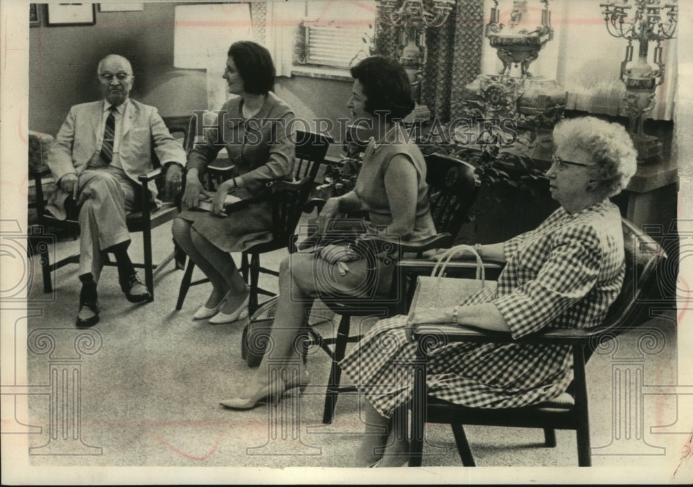 1964 Press Photo President Harry S. Truman and others at Truman library - Historic Images