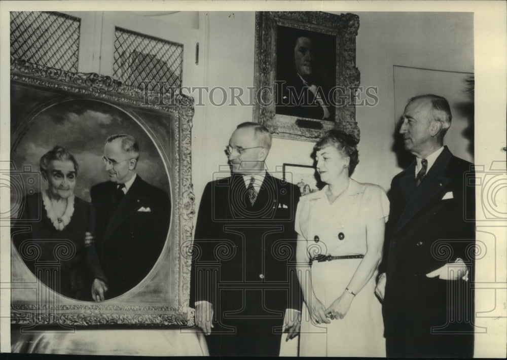 1949 Press Photo Oil portrait of President Truman and his mother - mjb79954 - Historic Images