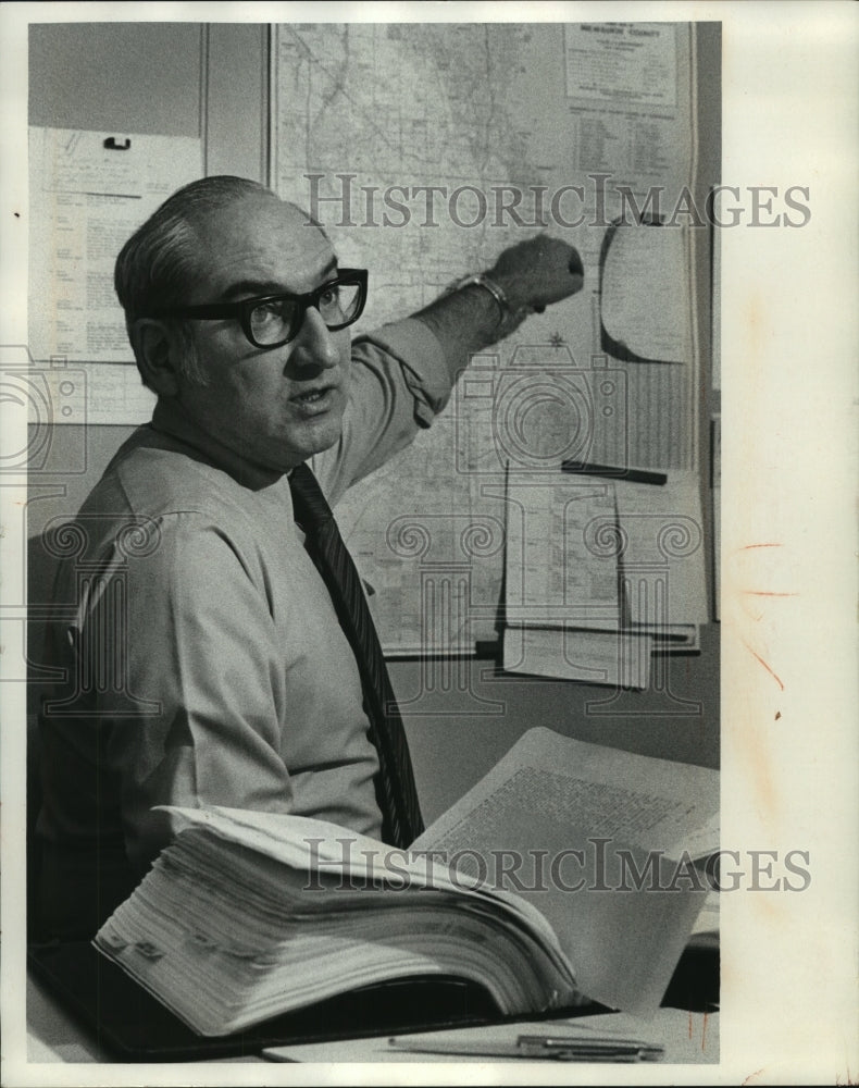 1973 Press Photo Richard Rowley, Milwaukee, City Consumer Protection Supervisor-Historic Images