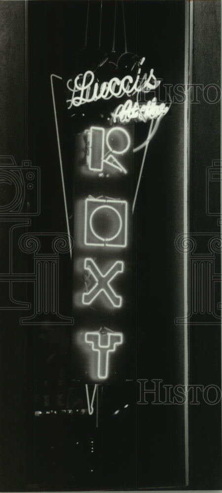 1995 Press Photo Neon Sign at Milwaukee nightclub, Roxy - mjb80095 - Historic Images