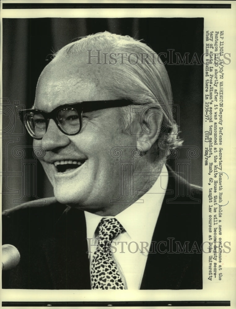 1972 Press Photo Deputy Defense Secretary Kenneth Rush at news conference - Historic Images