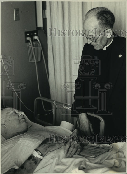 1989 Press Photo Jerome Bachelor & Father August Soemer, Sinai Samaritan Medical - Historic Images