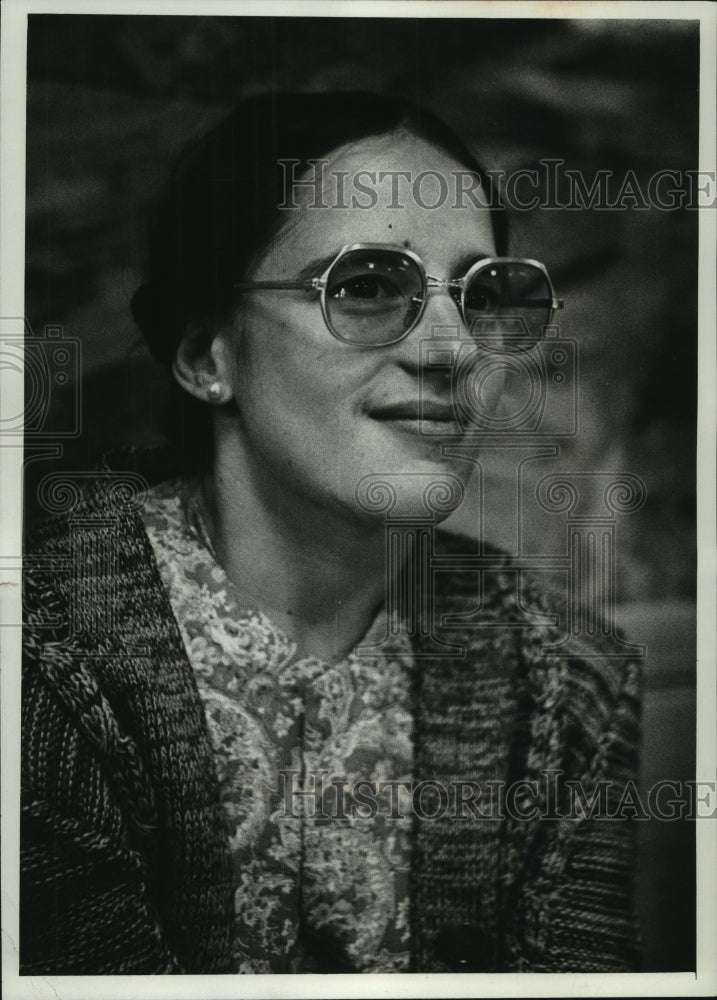 1977 Press Photo Racine, Wisconsin woman Stephanie Poston - mjb80236 - Historic Images