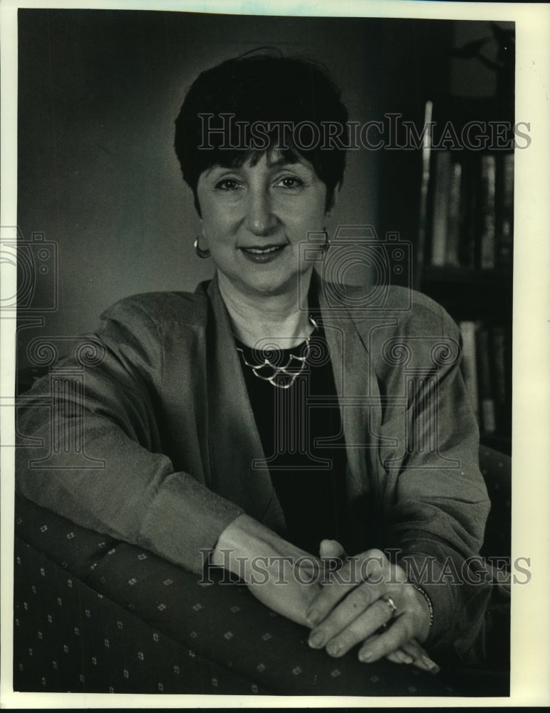 1992 Psychotherapist Lois Rollman specializes in eating disorders - Historic Images