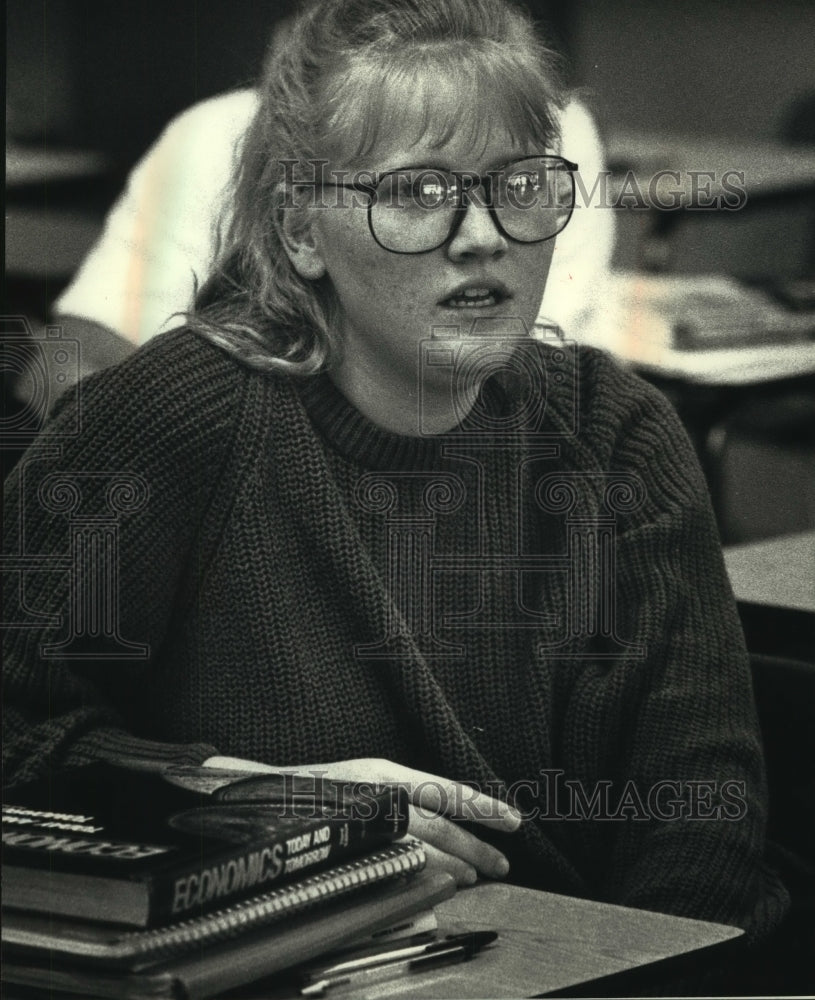 1992 Press Photo Tracy Sessions&#39; South Division class discuss Rodney King trial - Historic Images