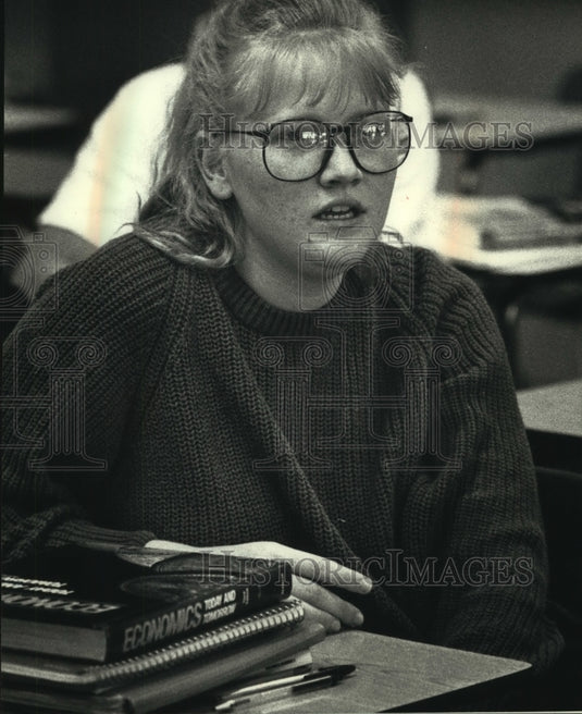 1992 Press Photo Tracy Sessions' South Division class discuss Rodney King trial - Historic Images