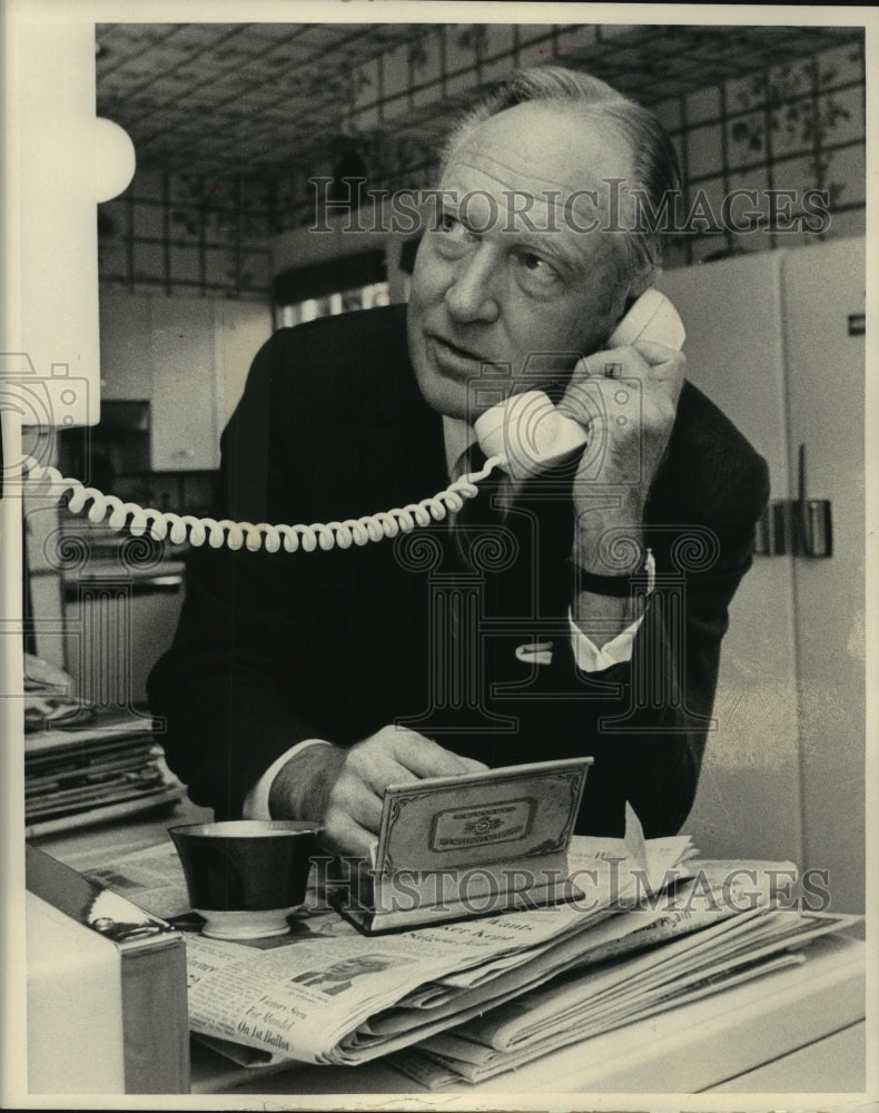 1970 Press Photo William D. Rogers at home - mjb80364 - Historic Images