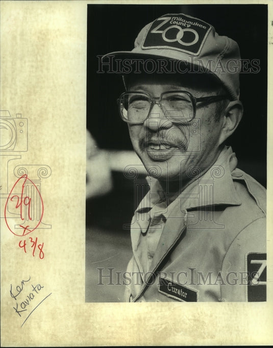 1982 Press Photo Ken Kawata, general curator at the Milwaukee County Zoo - Historic Images