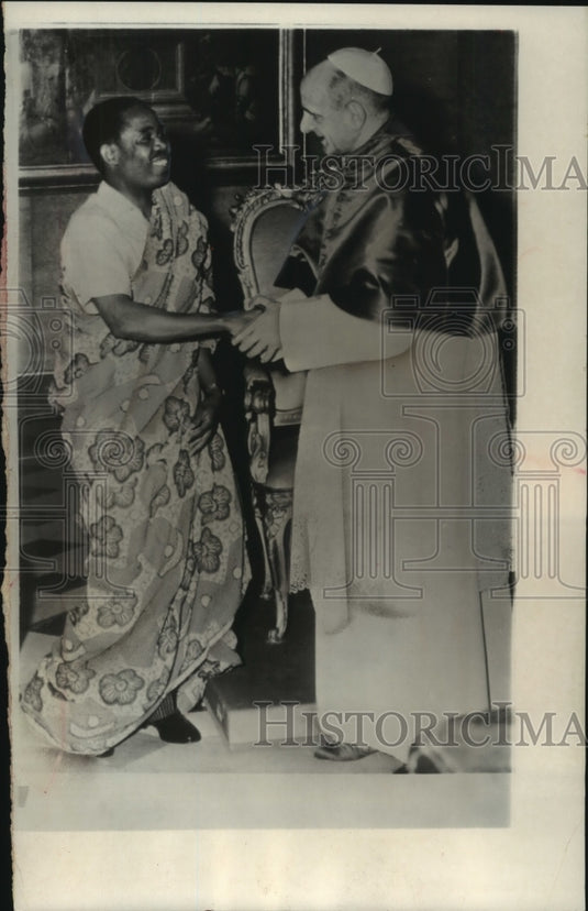 1985 Press Photo Zambian Native, Simon Chikwanda Katilungo Greeting Pope Paul - Historic Images