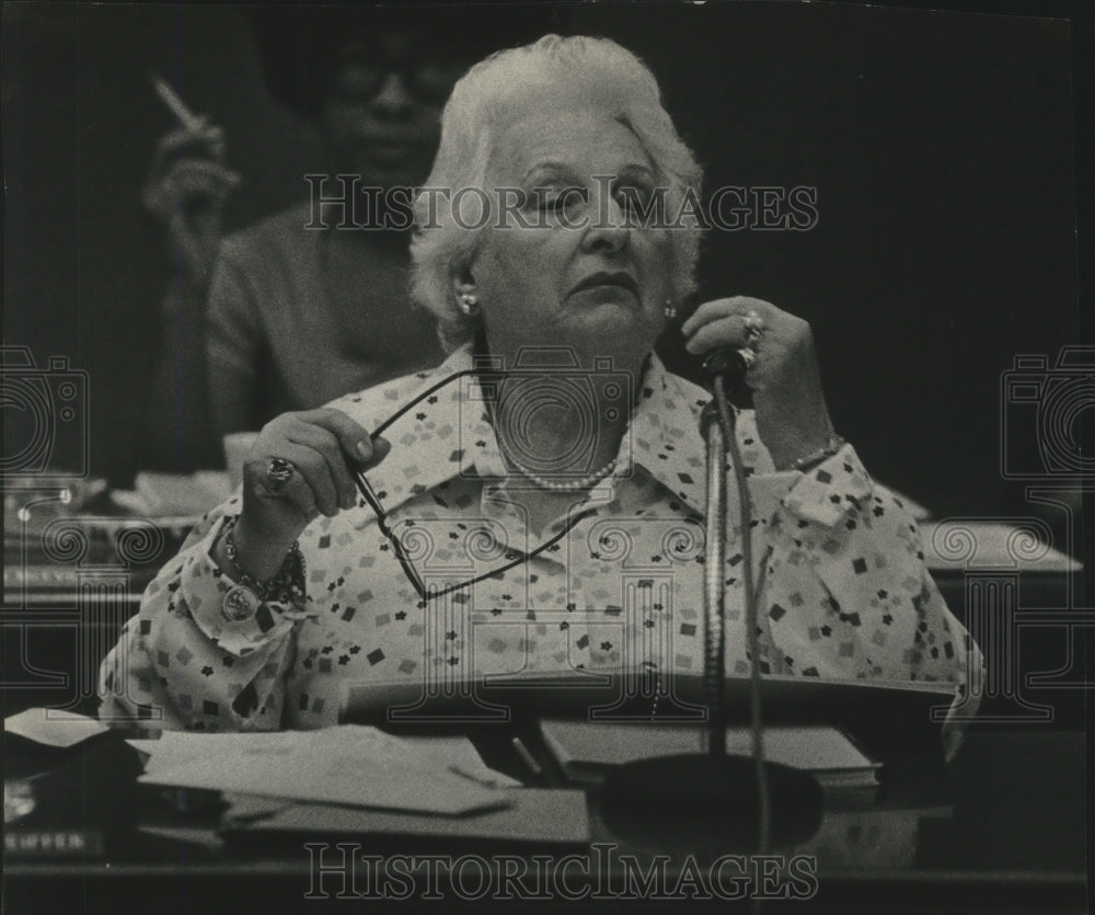 1976 Press Photo Mrs. Evelyn Pfeiffer, Chairman, Milwaukee School Board - Historic Images