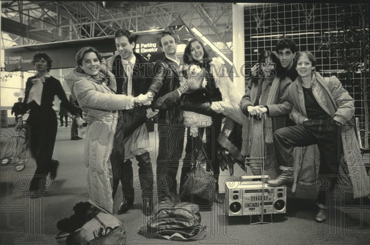 1985 Members of the Kathryn Posin Dance Company at Mitchell Field - Historic Images