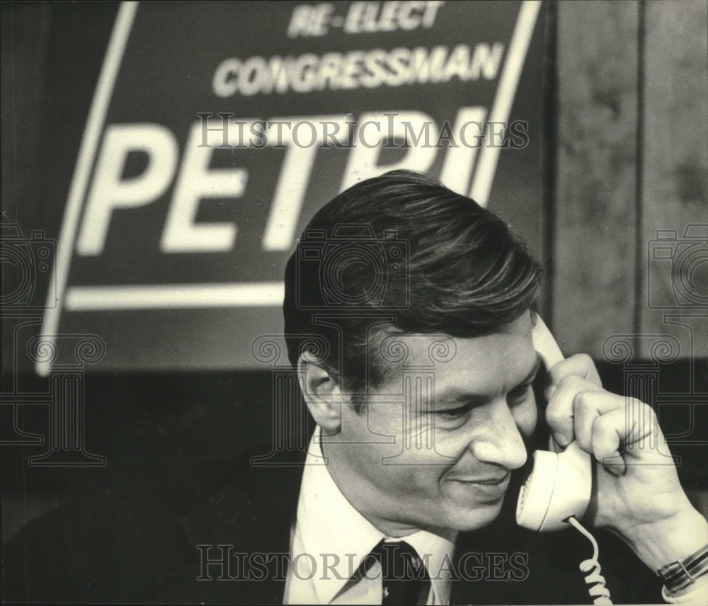 1982 Press Photo Congressman Thomas Petri speaking on telephone, Fond du Lac. - Historic Images